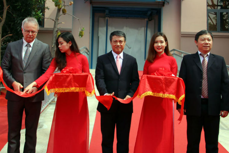 Opening EMC chamber in HCM